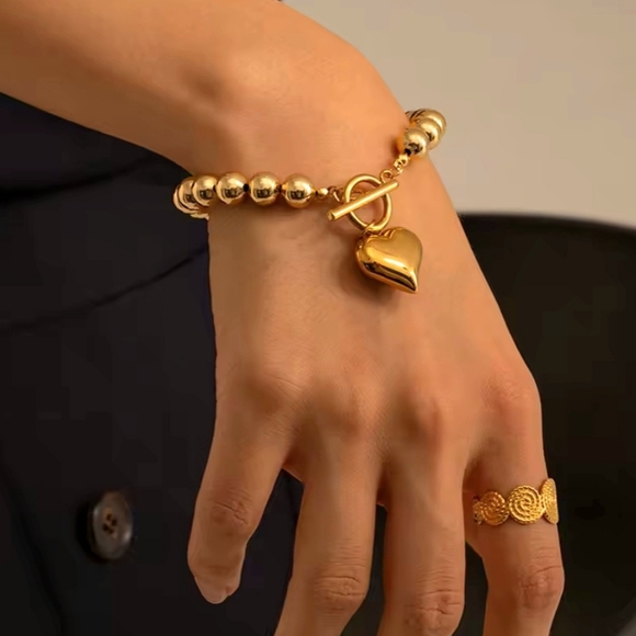 NEW Gold Beaded Heart Charm Toggle Bracelet - Picture 1 of 8
